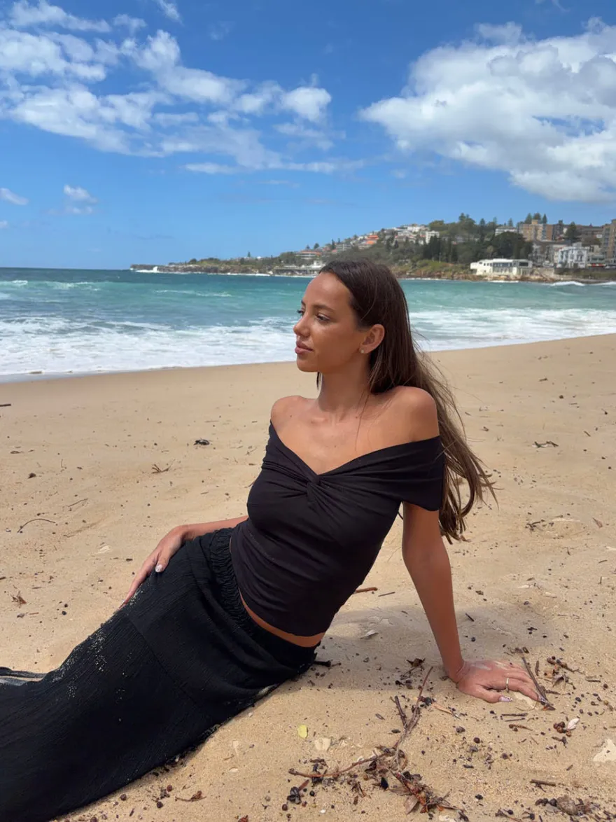 Design By Si Abigail off shoulder top - Sort Online
