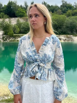 Design By Si Agathe bluse - hvid/blå Clearance