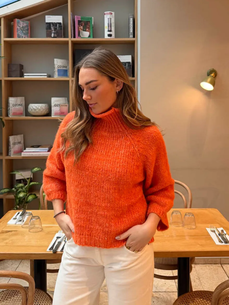 Design By Si Aire striktrøje med turtleneck - Orange Online
