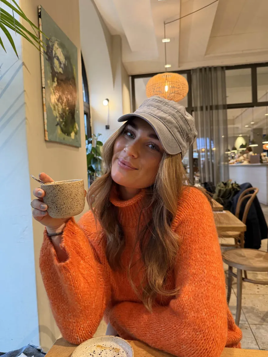Design By Si Aire striktrøje med turtleneck - Orange Online