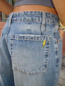 Design By Si Alaia lavtaljet jeans med lyn detalje - Lys denim Sale