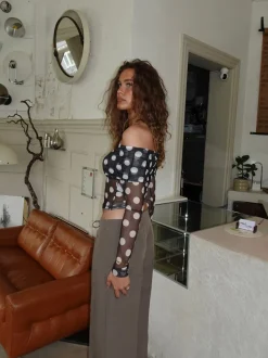Design By Si Alba off shoulder top med polkaprikker - Sort/hvid Sale