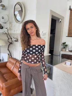 Design By Si Alba off shoulder top med polkaprikker - Sort/hvid Sale
