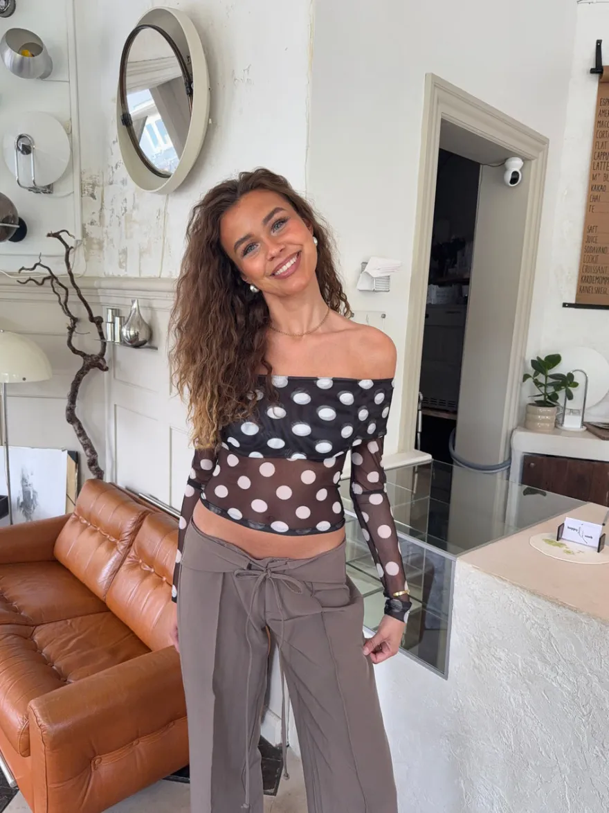 Design By Si Alba off shoulder top med polkaprikker - Sort/hvid Sale