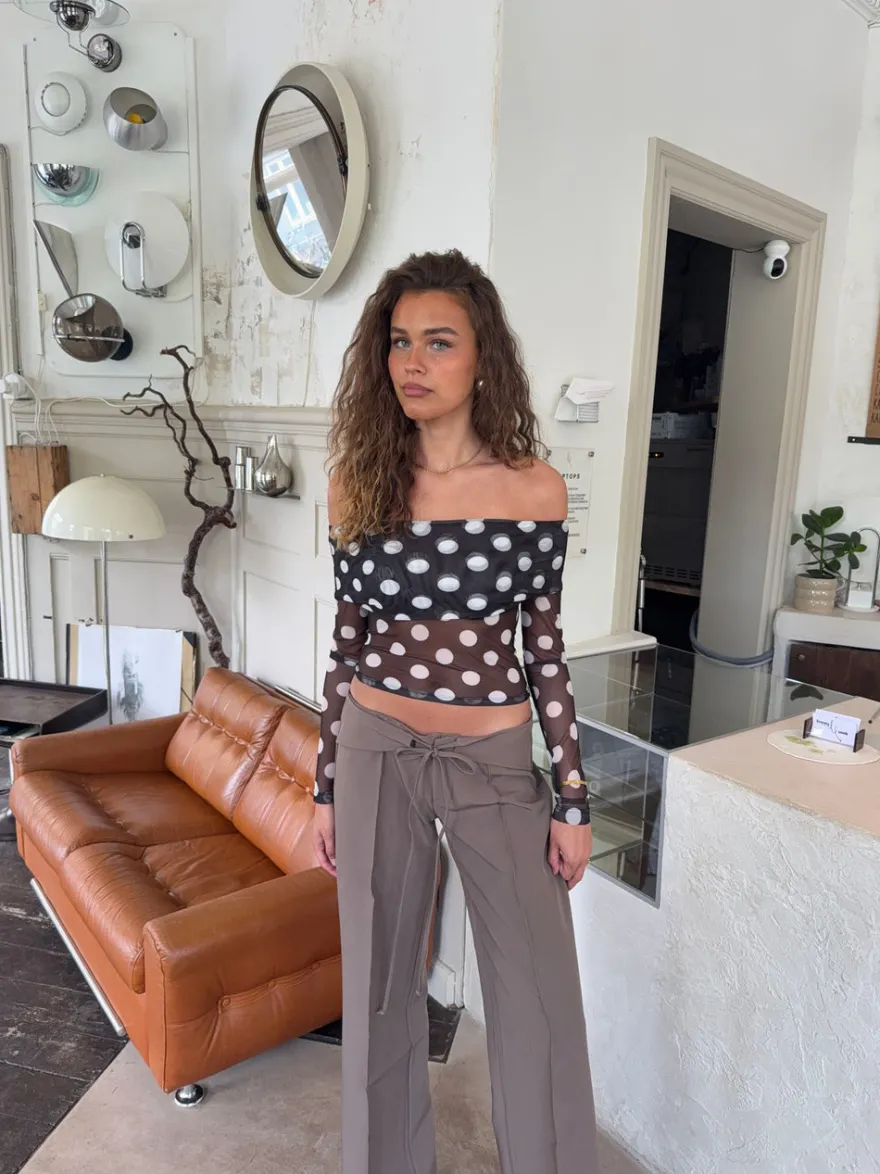 Design By Si Alba off shoulder top med polkaprikker - Sort/hvid Sale