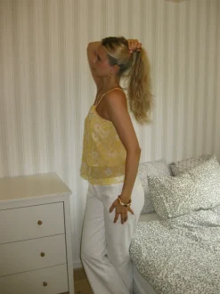 Design By Si Albertia top med blomst - Gul New