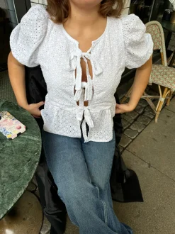 Design By Si Albine bluse med broderi - Hvid Clearance