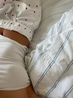 Design By Si Ane pyjamas bukser med hjerter - Hvid Best