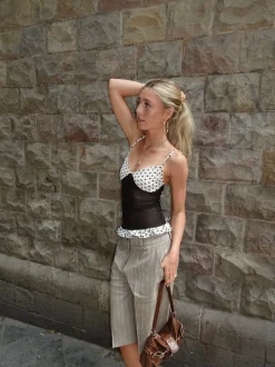 Design By Si Angelia top med polkaprikker - Sort/hvid Online