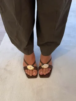 Design By Si Annaline mules med gulddetalje - Brun/guld Clearance
