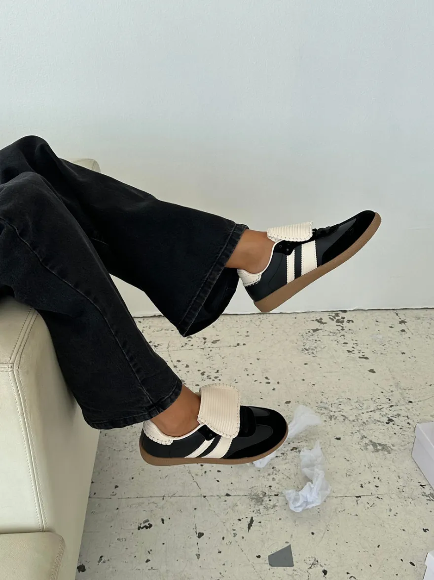 Design By Si Astana sneakers med kappe - Sort