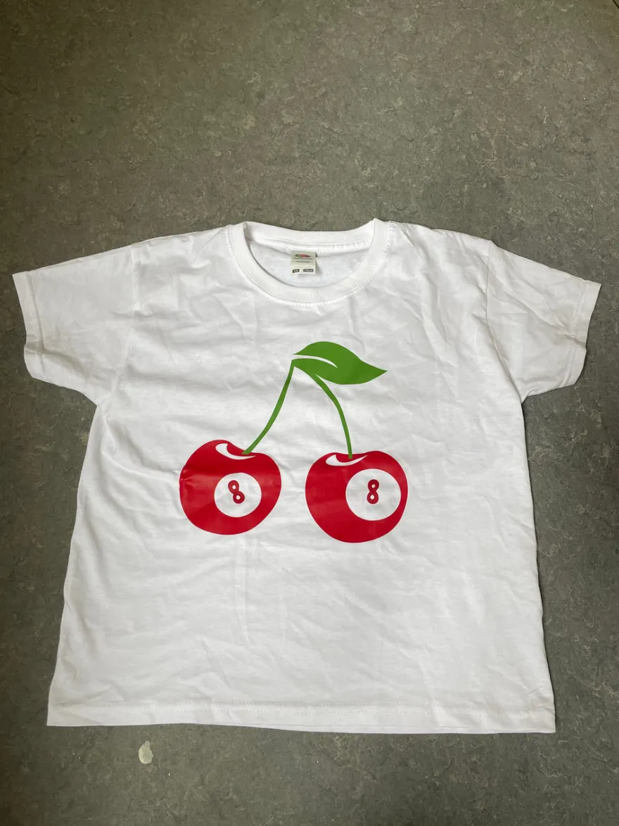 Design By Si 8-ball kirsebær baby tee- hvid New