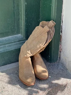 Design By Si Bassau Cowboystøvler i beige imiteret ruskind Outlet