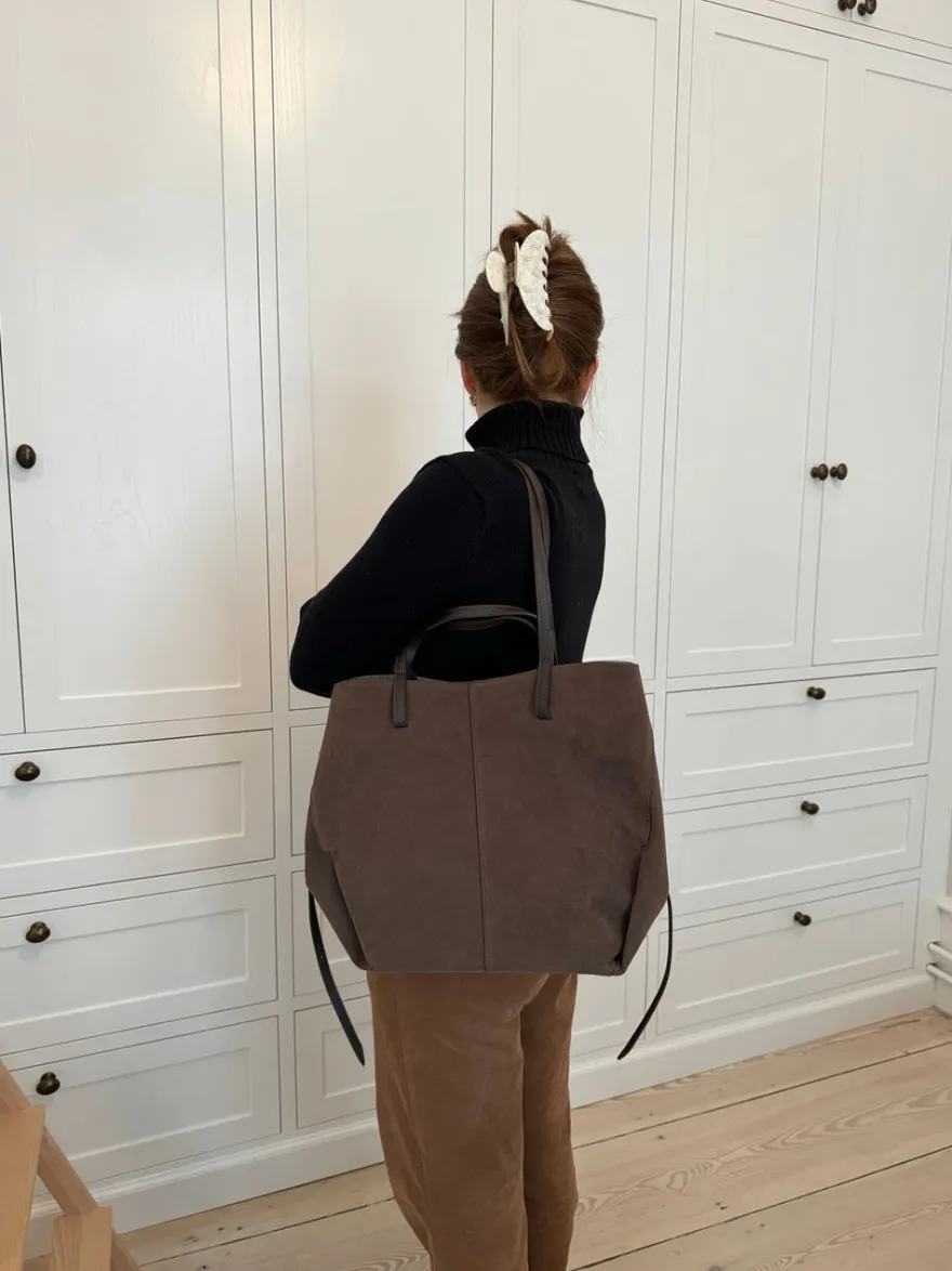 Design By Si Bergen skuldertaske i ruskind - Brun Outlet