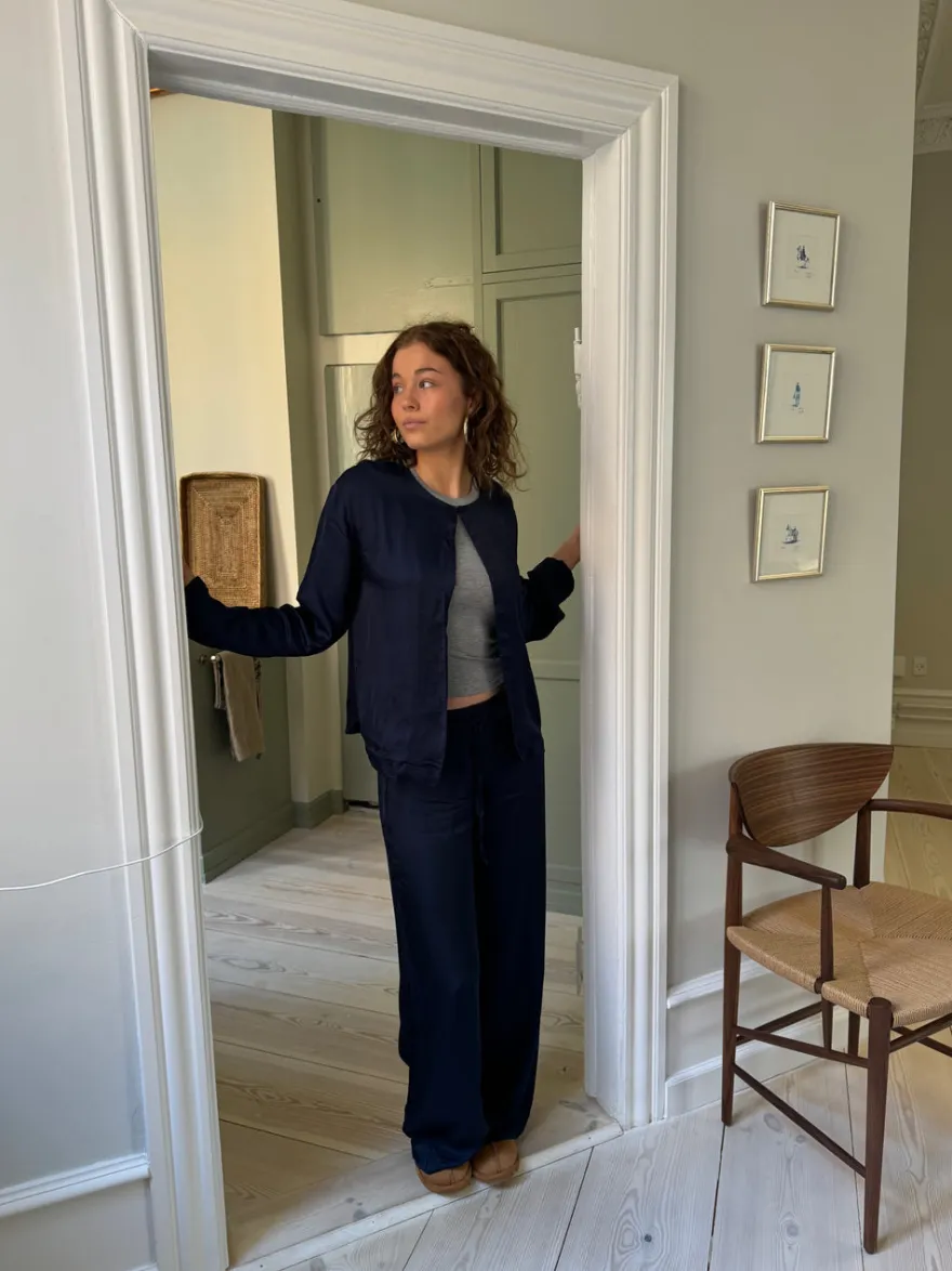Design By Si Callie satin cardigan - Navy Online