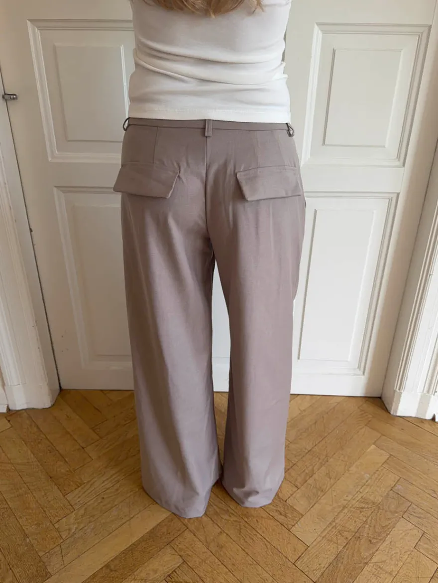 Design By Si Camilla oversized suitbukser - Beige Online