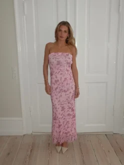 Design By Si Charlot maxikjole med blomster - Lyserød Hot