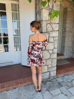 Design By Si Chila off shoulder kjole med blomster - Hvid/sort/rød
