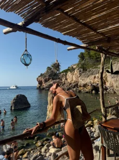 Design By Si Corinna bikini med hvide detaljer - Brun Clearance