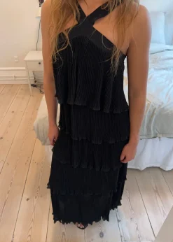 Design By Si Daicy kjole med flæser - Sort Sale