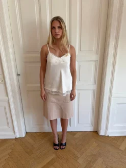 Design By Si Daniana satintop med blonder - Hvid Best