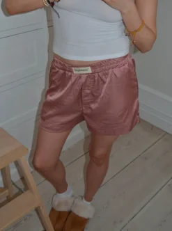 Design By Si Day dreamin' pyjamasshorts i satin - Rosa Sale