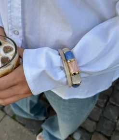 Design By Si Ebony armbånd med striber - Blå/lyserød/hvid/guld Clearance
