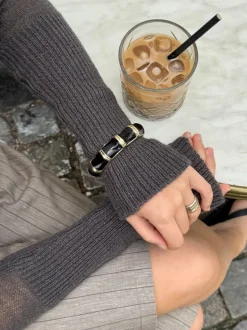 Design By Si Ebony armbånd med striber - Sort/guld Discount