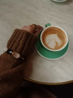 Design By Si Ebony armbånd med striber - Sort/hvid