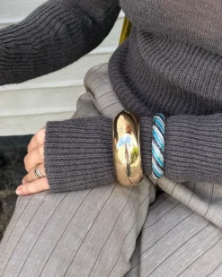 Design By Si Eivora armbånd med striber - Blå nuancer/guld New