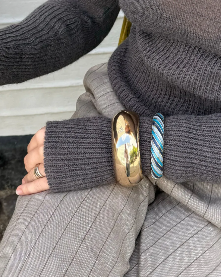 Design By Si Eivora armbånd med striber - Blå nuancer/guld New