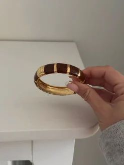 Design By Si Eivora armbånd med striber - Brun/guld Best