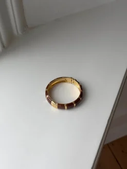 Design By Si Eivora armbånd med striber - Brun/guld Best