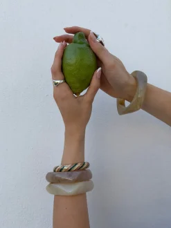 Design By Si Eivora armbånd med striber - Grøn/hvid/brun Online