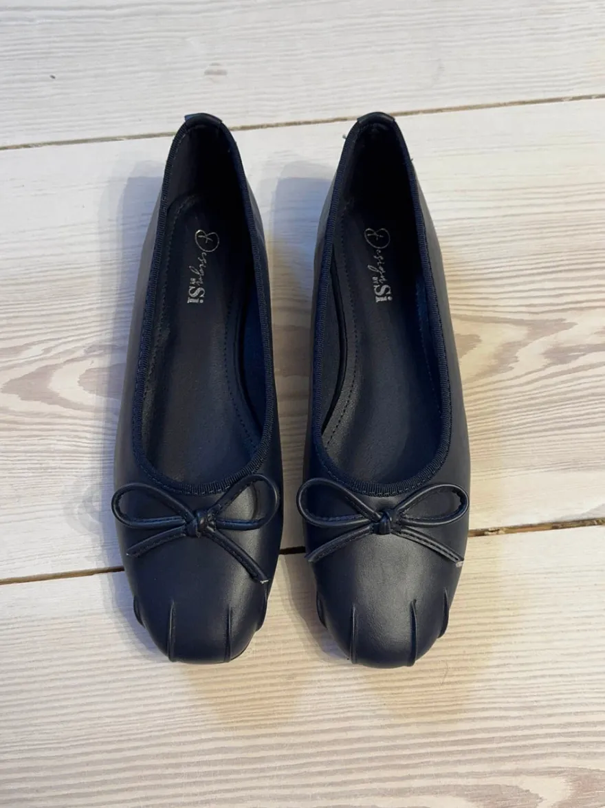 Design By Si Eline ballerinaer med detaljer - Mørk Navy Online