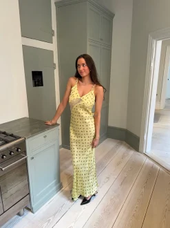 Design By Si Emily maxikjole med blomster - Gul Sale