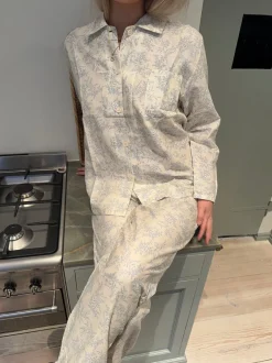 Design By Si Esme pyjamas sæt - Off white/blå Clearance