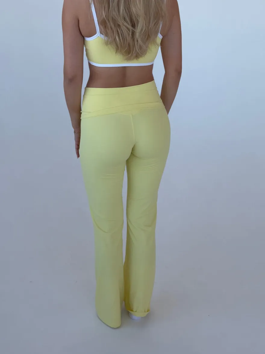 Design By Si Essential flared pants - Butter Sale