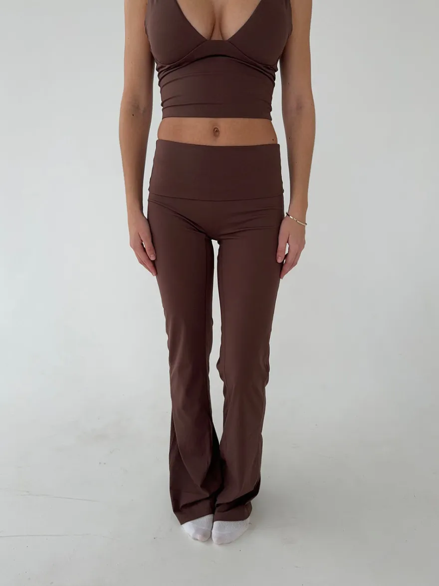 Design By Si Essential flared pants - Espresso Outlet