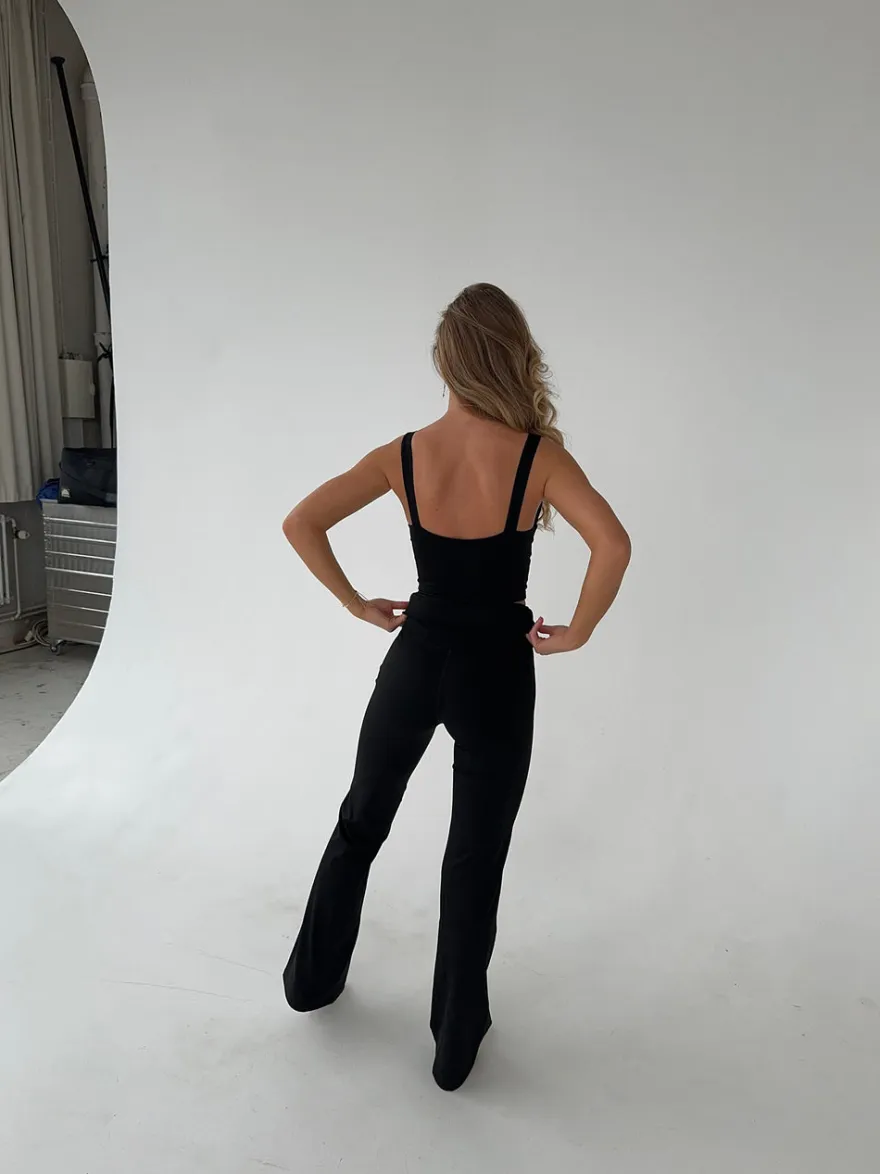 Design By Si Essential flared pants - Jet black Hot