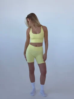 Design By Si Essential shorts - Butter Hot