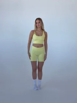 Design By Si Essential shorts - Butter Hot