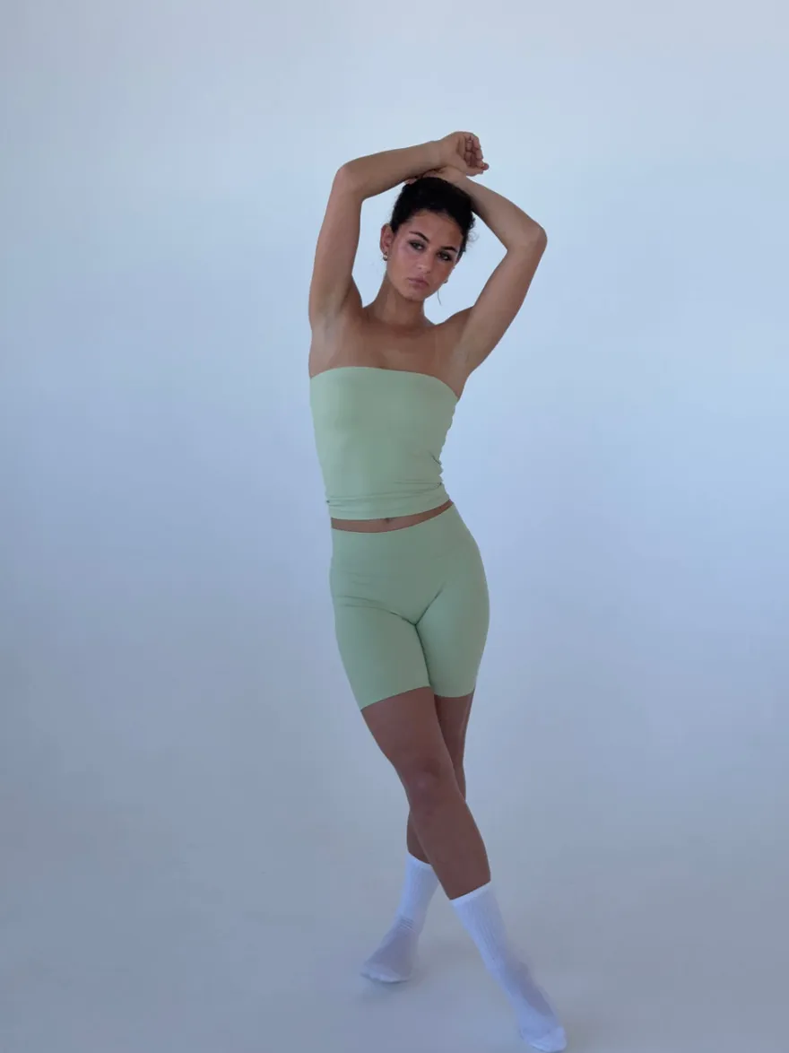 Design By Si Essential shorts - Matcha Best