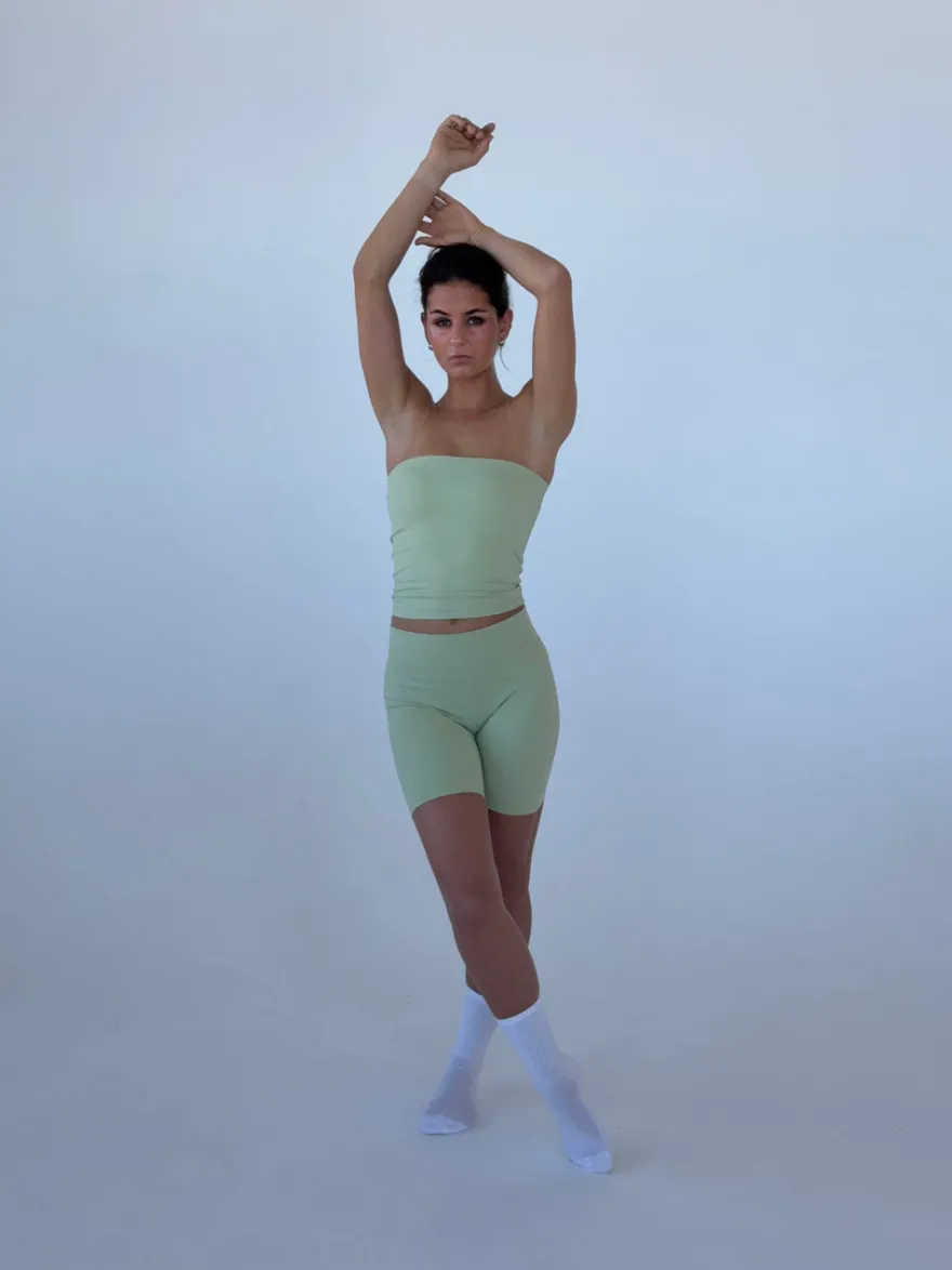Design By Si Essential shorts - Matcha Best
