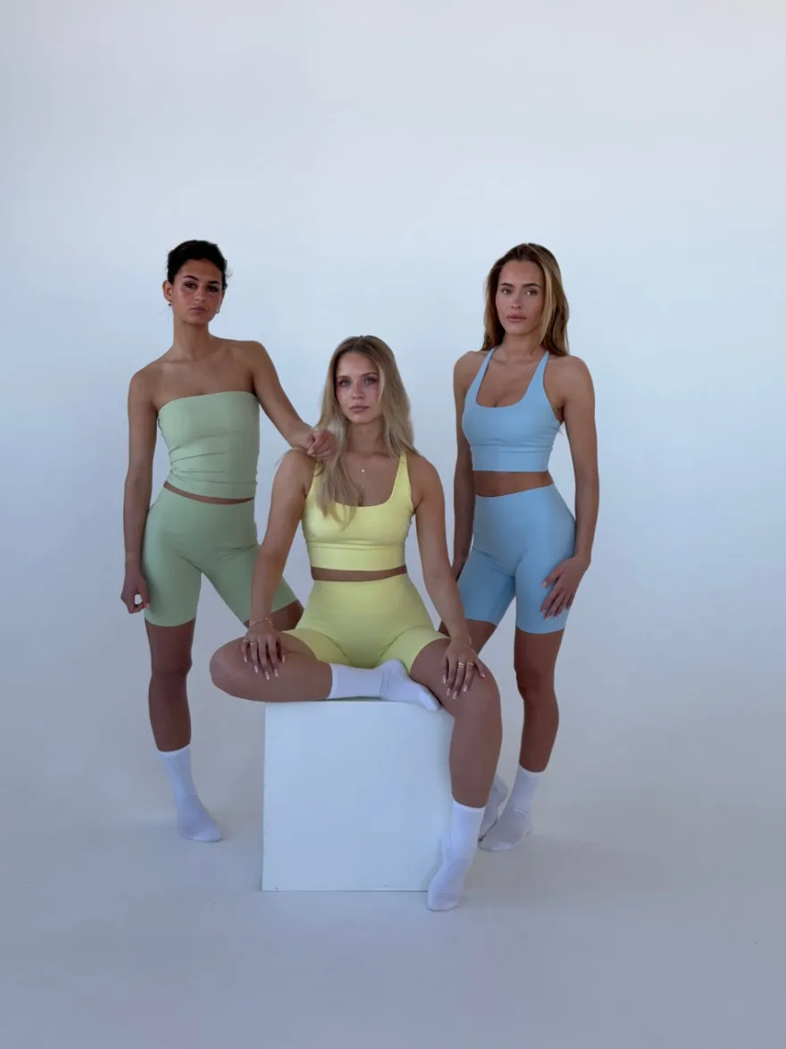 Design By Si Essential shorts - Sky Sale