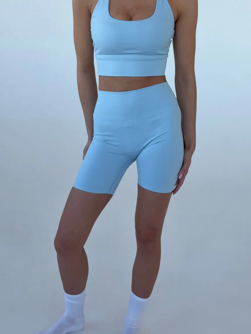 Design By Si Essential shorts - Sky Sale