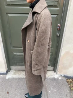 Design By Si Esther frakke med bælte - Brunlig grå Clearance