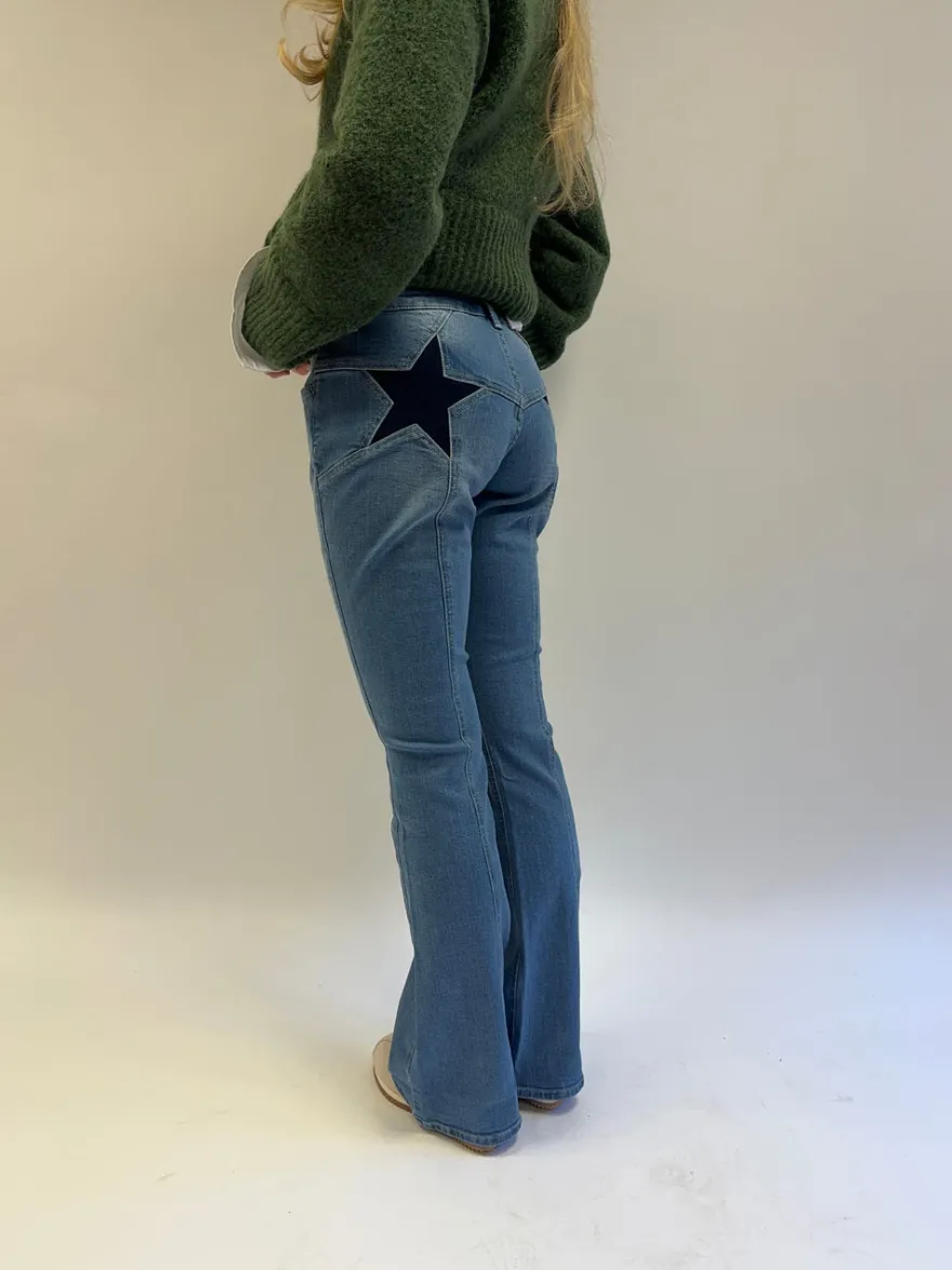 Design By Si Flared star jeans med navy stjerne - Lys denim Clearance