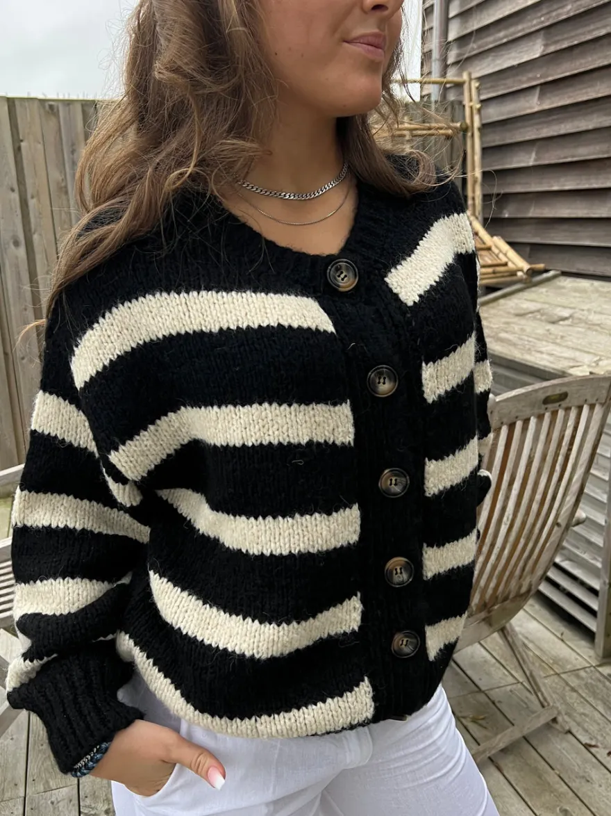 Design By Si Flavia cardigan med striber - Sort/off white