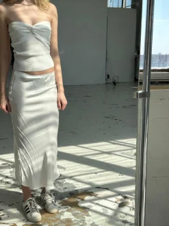 Design By Si Gabrielle maxinederdel i satin - Hvid Online